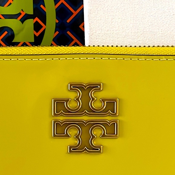 Tory Burch Wristlet Britten Large Zip Pouch - Picture 2 of 9